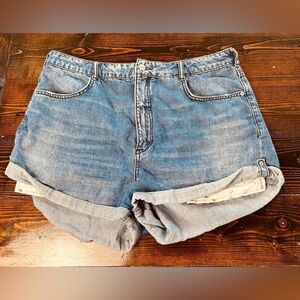 Pilcro Blue high rise roll tab Jean shorts size 32